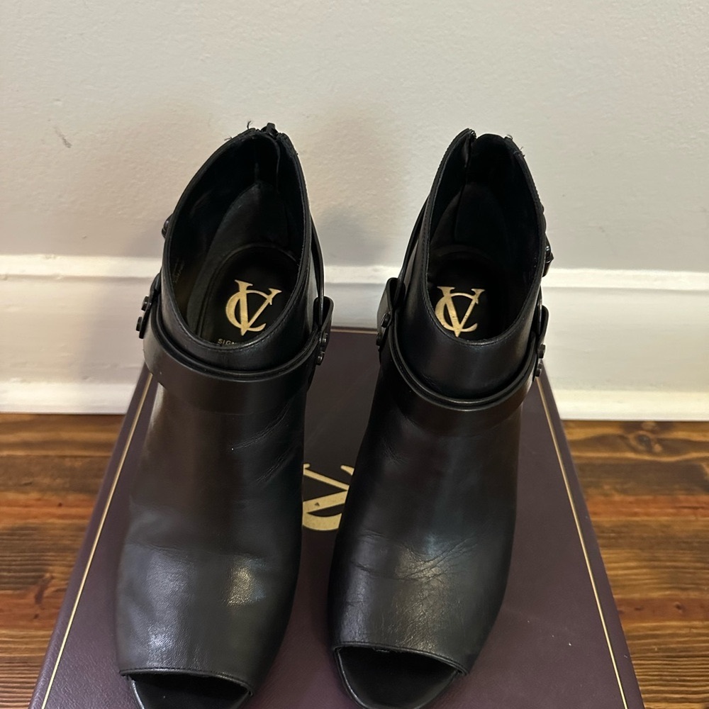 Vince Camuto VI-Nickoletta Ankle Booties Black Leather  Peep Toe 10m